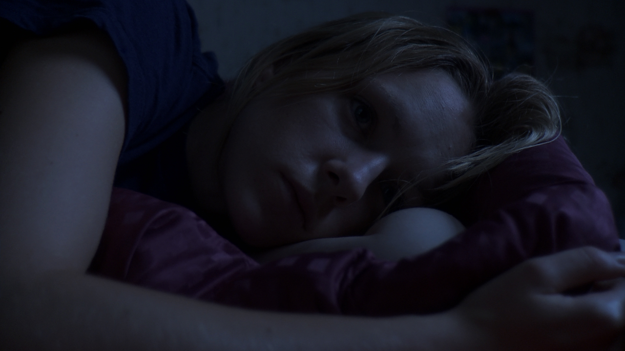 Arbeiter verlassen die Fabrik