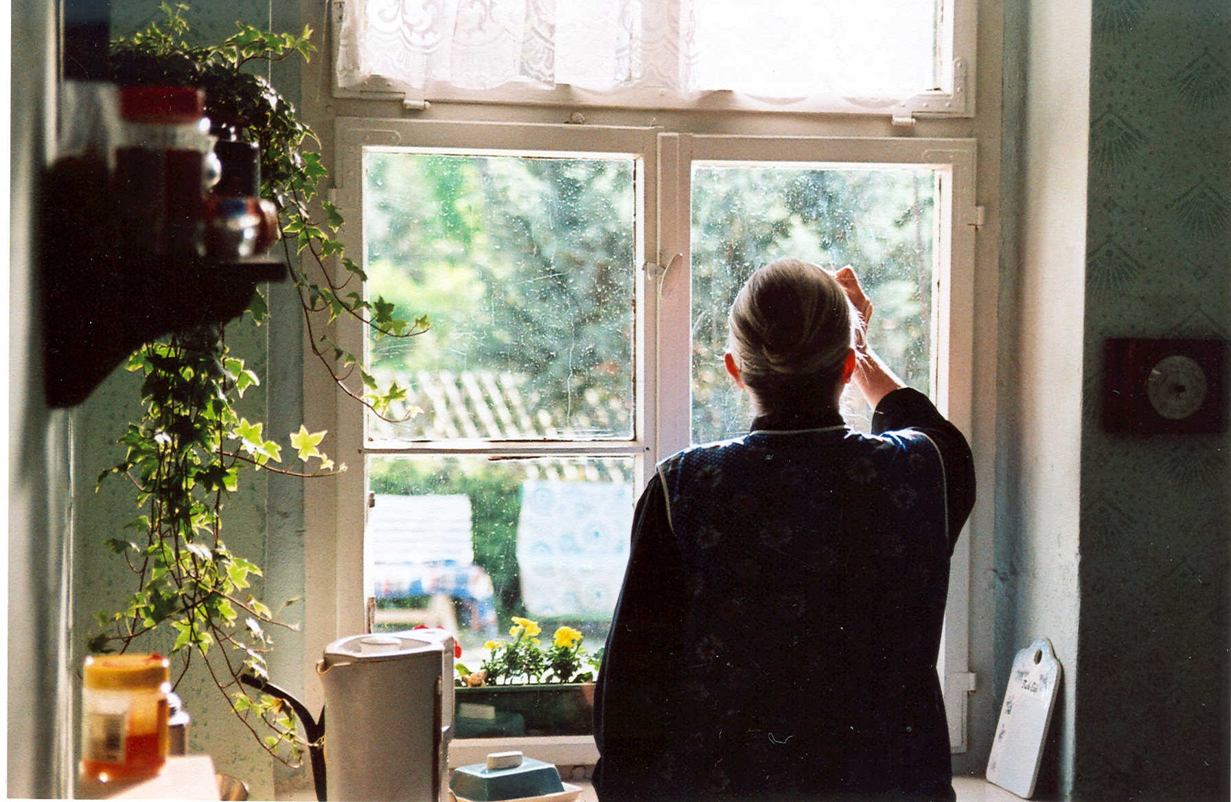 im sommer sitzen die alten