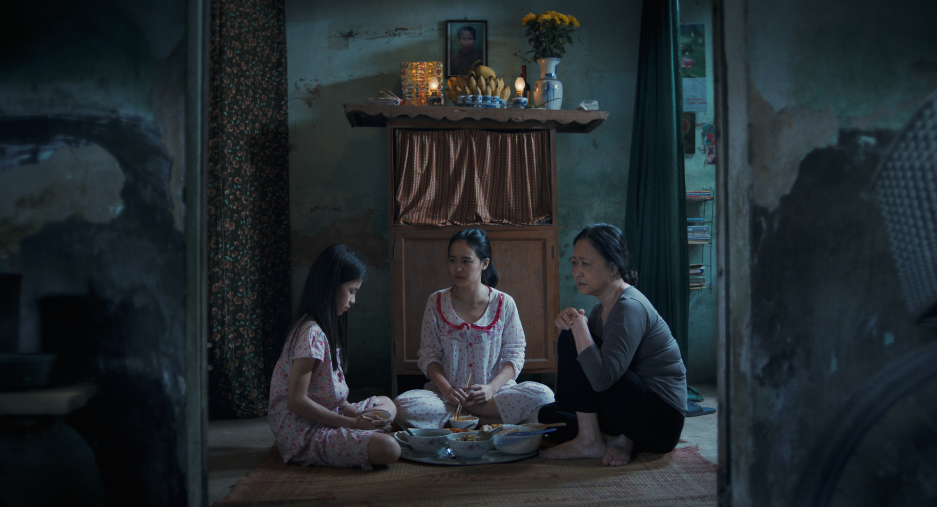 TRADING HAPPINESS – TRAO ĐỔI HẠNH PHÚC